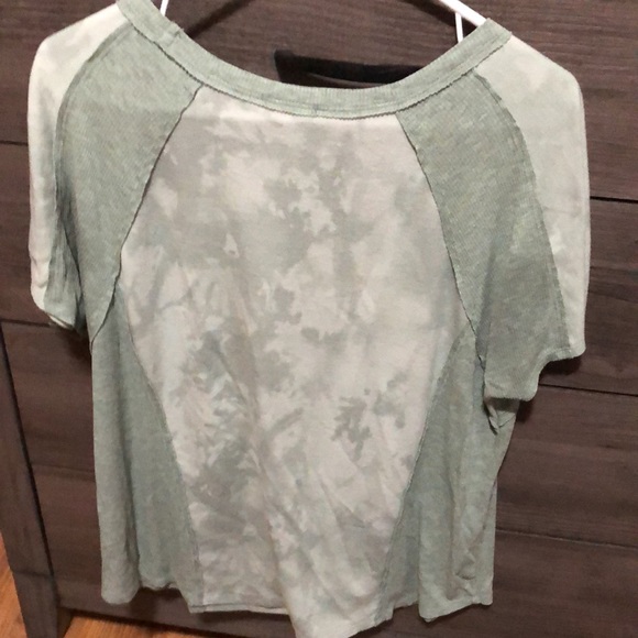 Cute top!💚 - Picture 2 of 3
